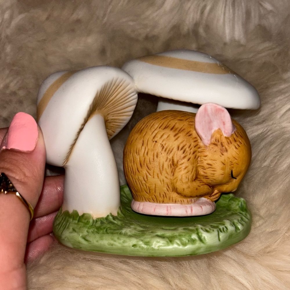 Woodland Surprises Mouse 1984 Vintage Brown and White Small Pet Figurine